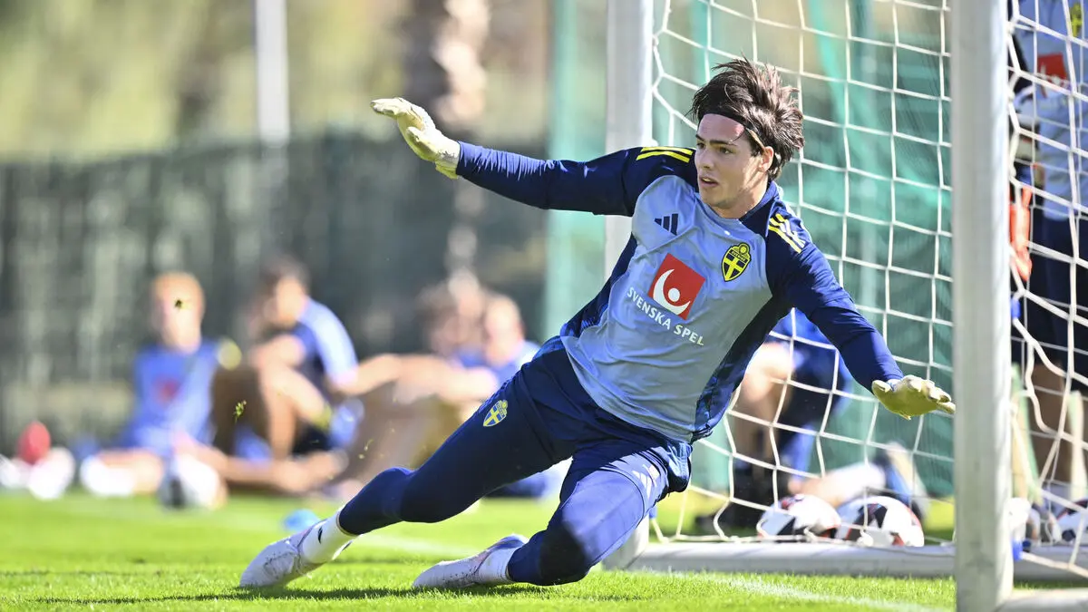 Took off the cover – now fans know what he looks like