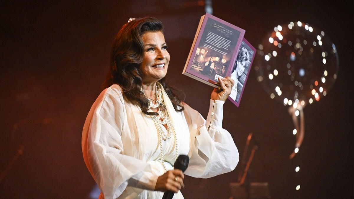 Carola Häggkvist celebrates 60th birthday with book release and concert in Stockholm