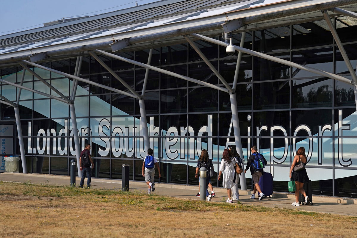 Four Killed in Plane Crash Near London Airport