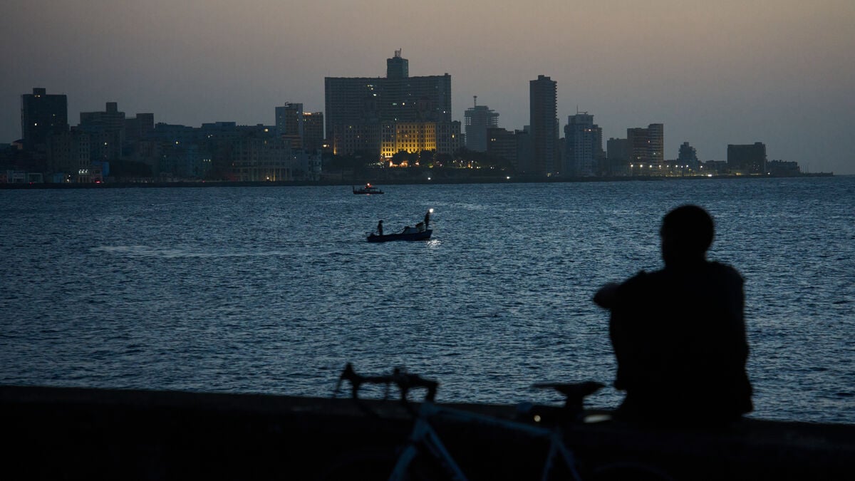 Power gradually returns to Cuba after widespread blackout