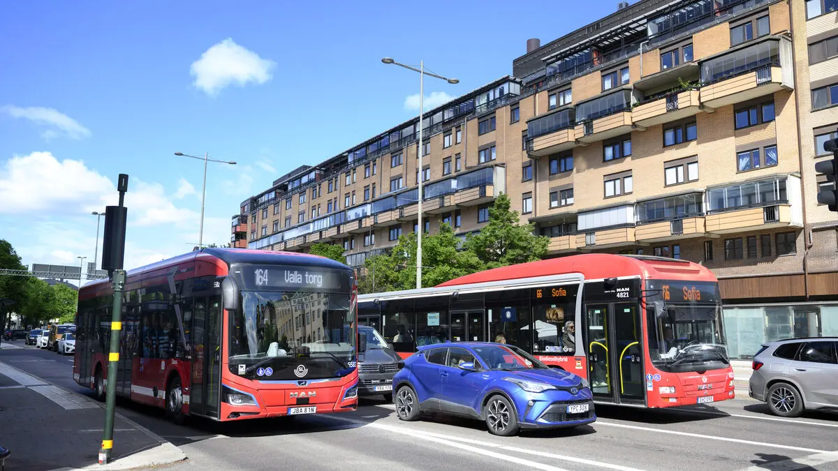 Public Transport Fares Cut Across Most Swedish Regions for Six Months