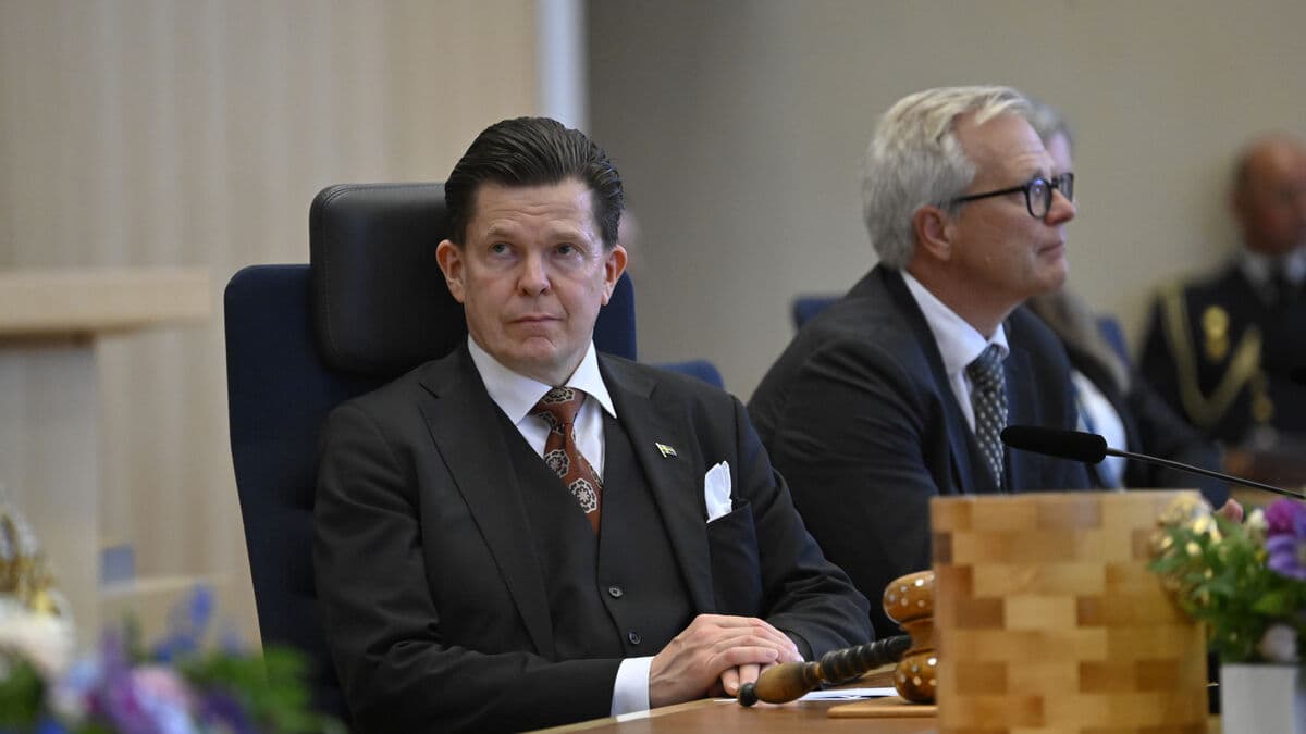 Parliament's Safety Net Becomes Permanent After Tomato Attack