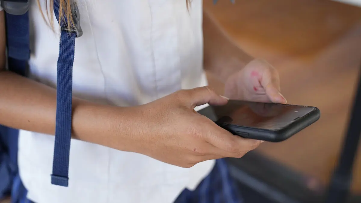 France close to age limit on social media for under 15s