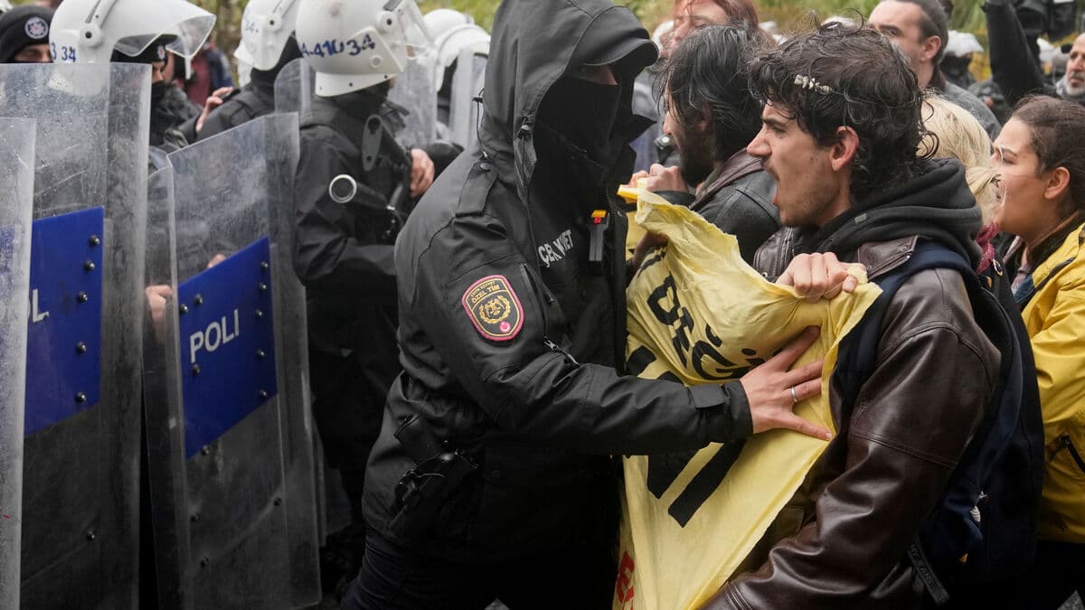 At least 550 arrested at May Day march in Istanbul