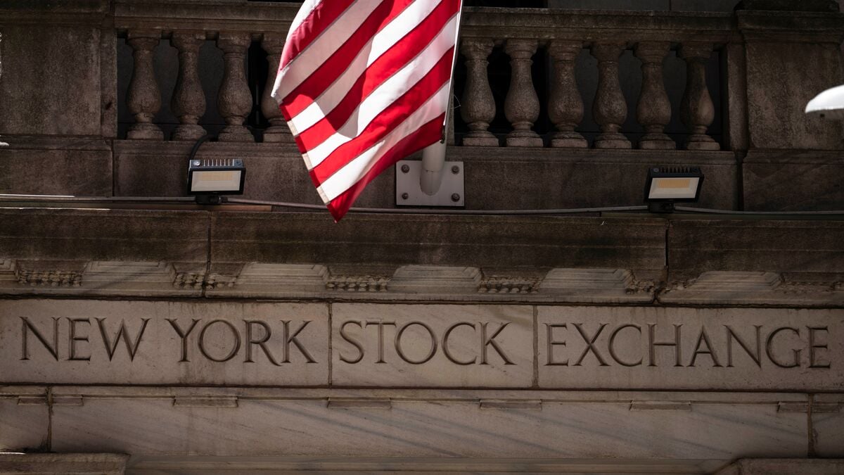 Oil and interest rates jump as Wall Street falls sharply