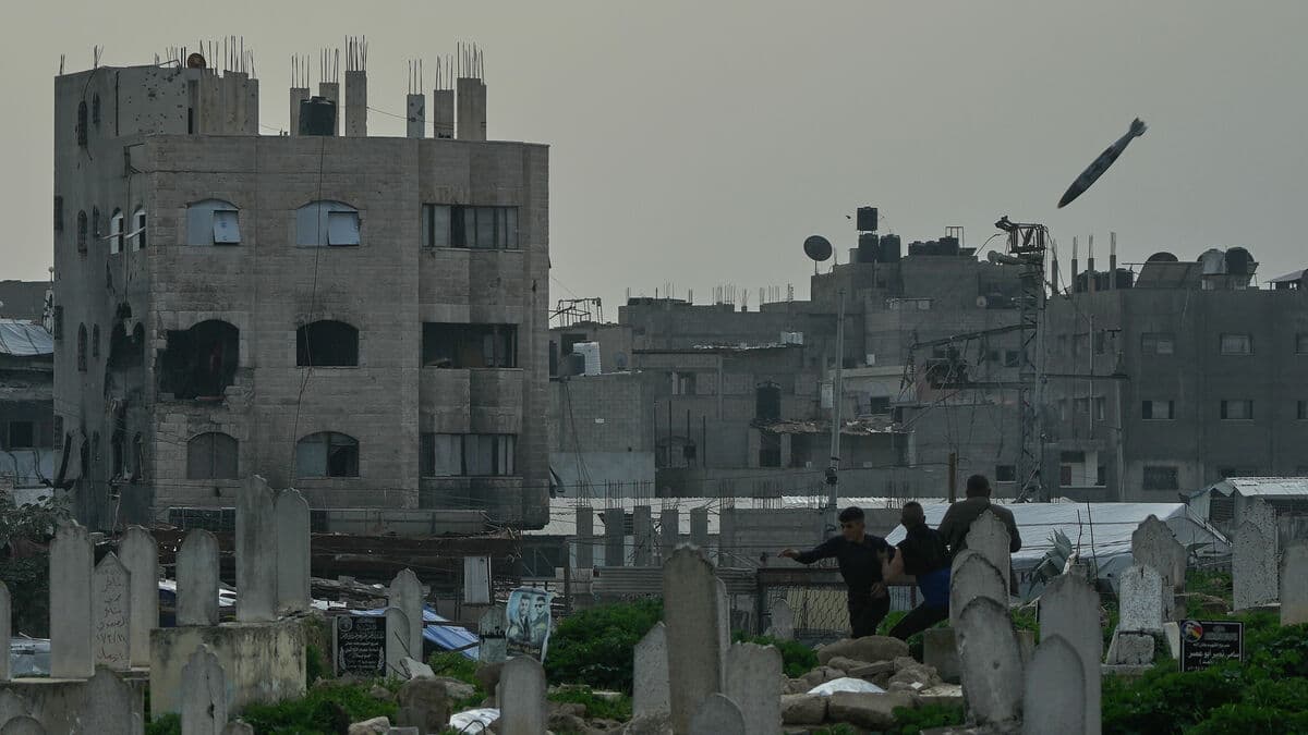 Hamas urges Israel to stop attacks first