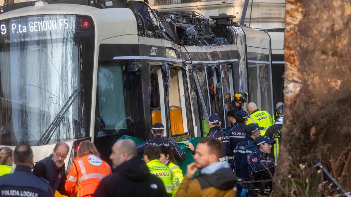Tram crashes in Milan - at least two dead