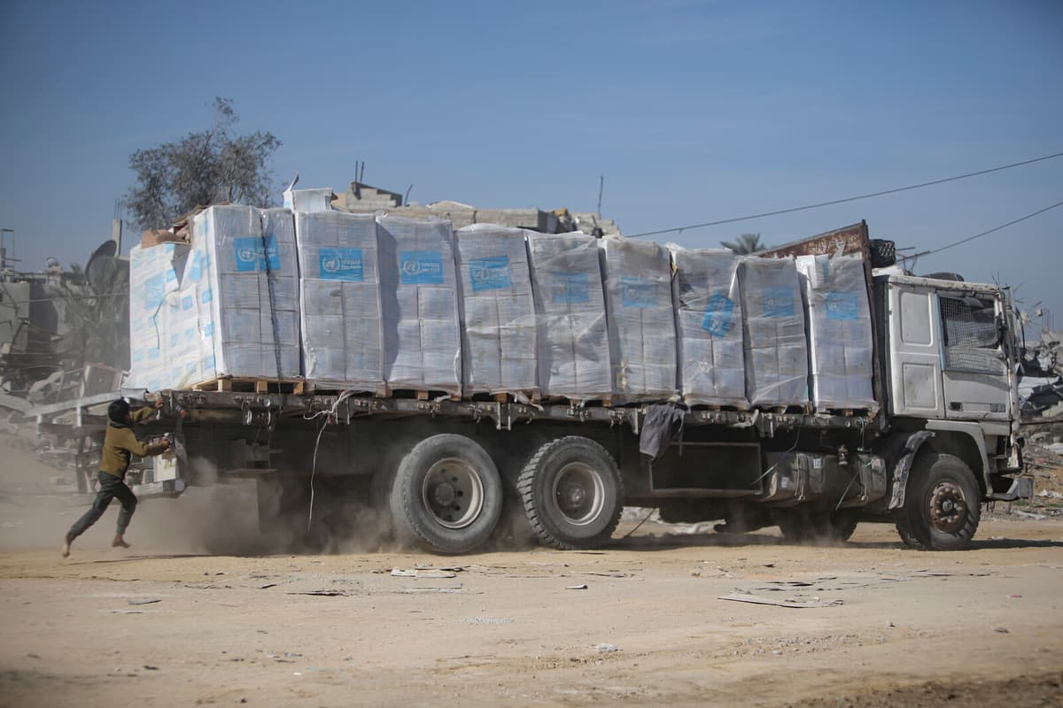 Israel Resumes Limited Aid Shipments to Gaza Amid Ground Offensive