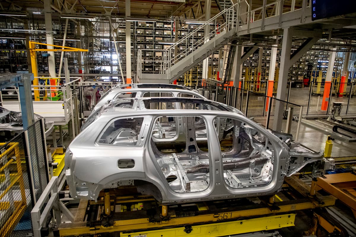 Tesla and Volvo Face Decline in EU Car Registrations