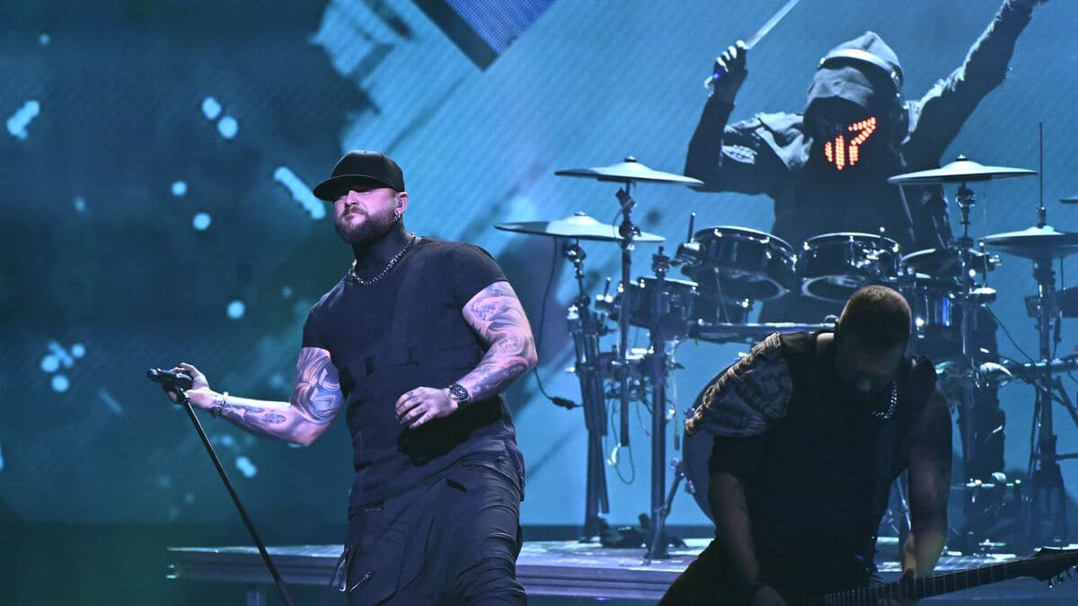 Bingolotto Singer Replaced by Idol Winner Jay Smith Due to Illness