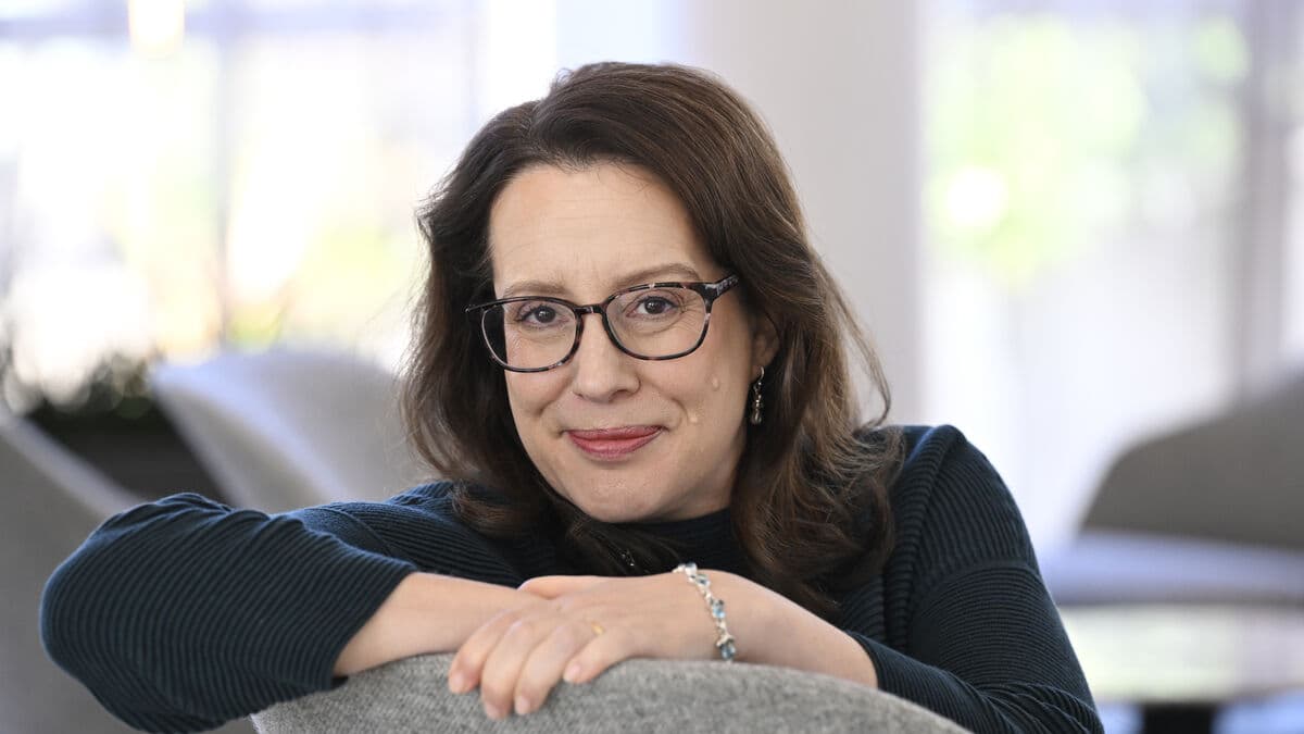 Bridgerton Author Julia Quinn Takes Stand Against Book Bans