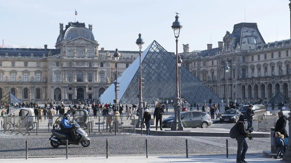 Minister of Culture: The Louvre will have roadblocks