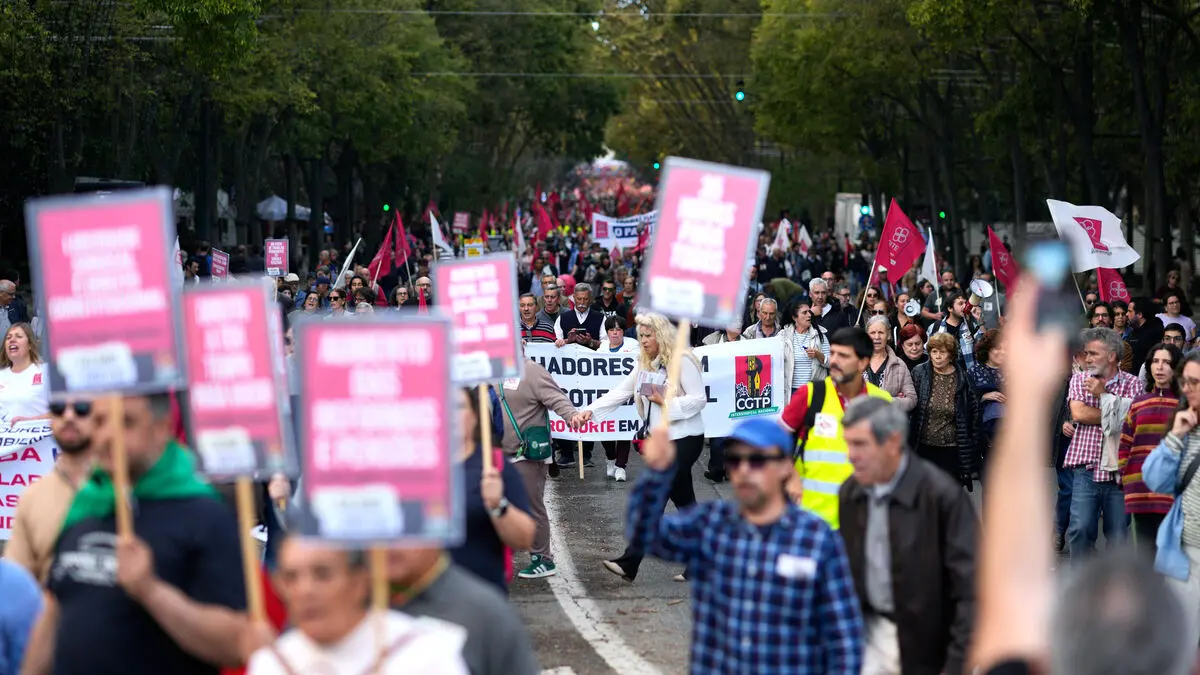 Large protests against the Portuguese government