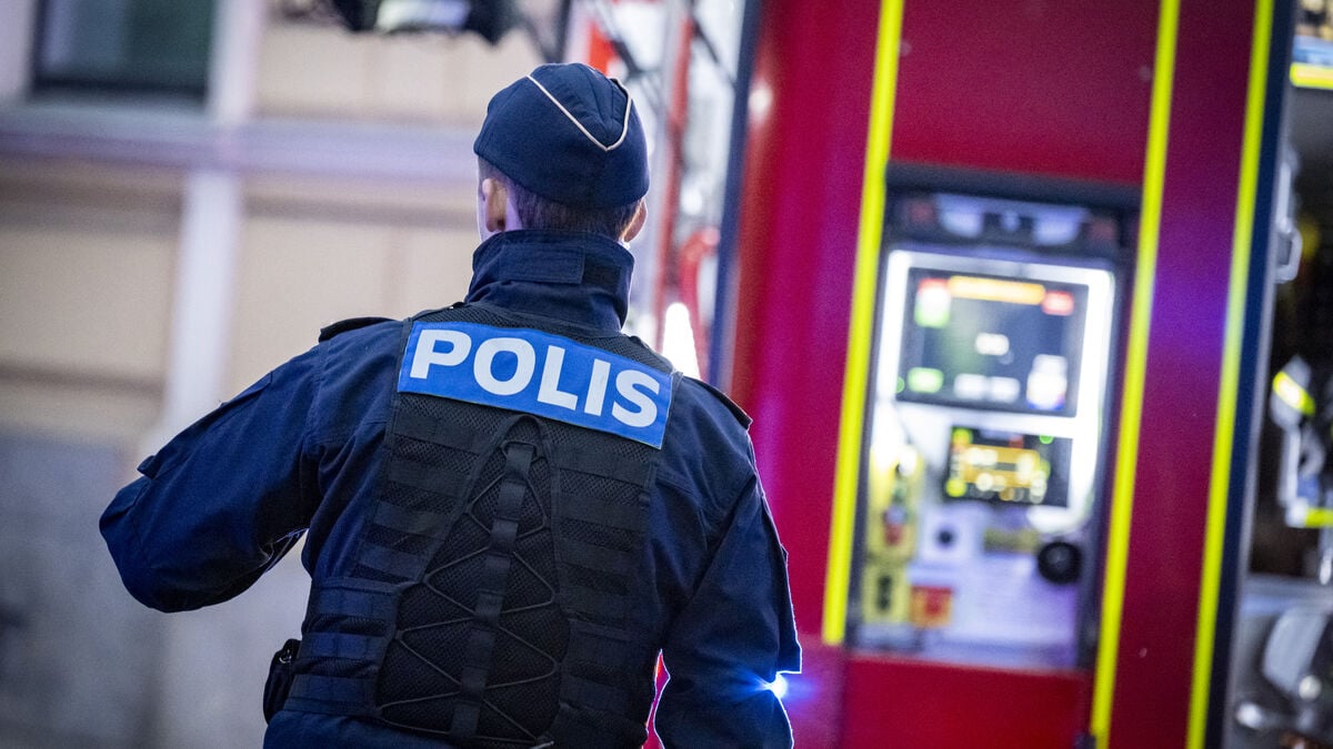Employees isolated after letter containing powder