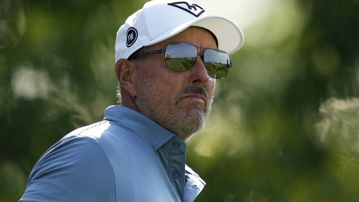 Phil Mickelson enters treatment after scandal allegations, report says