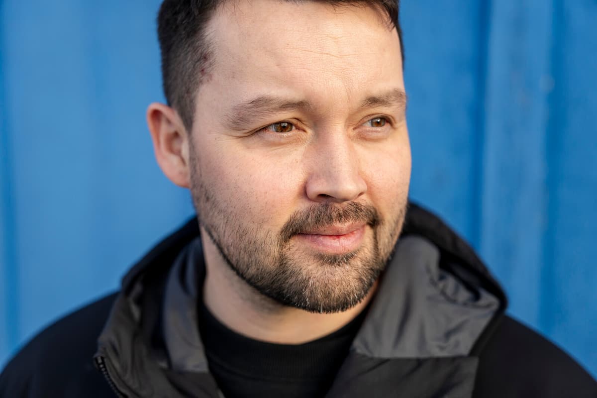 Vance's Greenland Visit Shifts Focus to Military Base, Easing Tensions