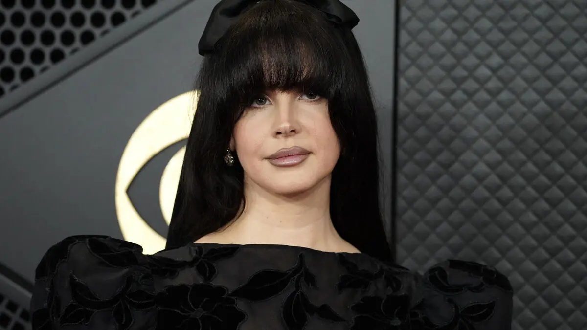 Lana Del Rey says two new albums are on the way, including Stove