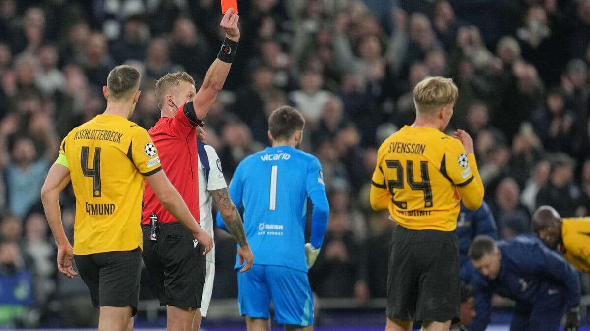 Swedish national team defender Daniel Svensson sent off as Dortmund lose 2-0 to Tottenham