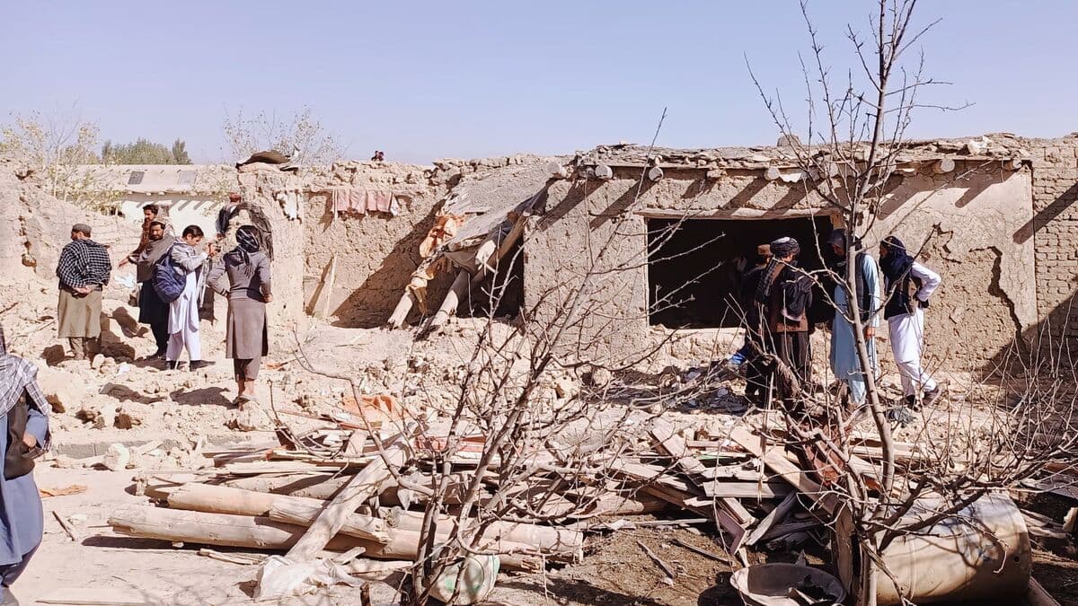 Afghanistan and Pakistan Agree to Immediate Ceasefire