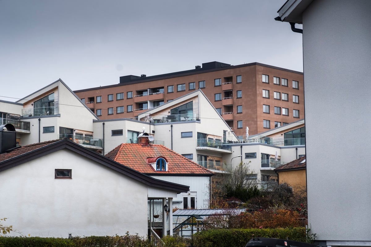 Housing Market Faces Vulnerable Situation as Prices Decline in June