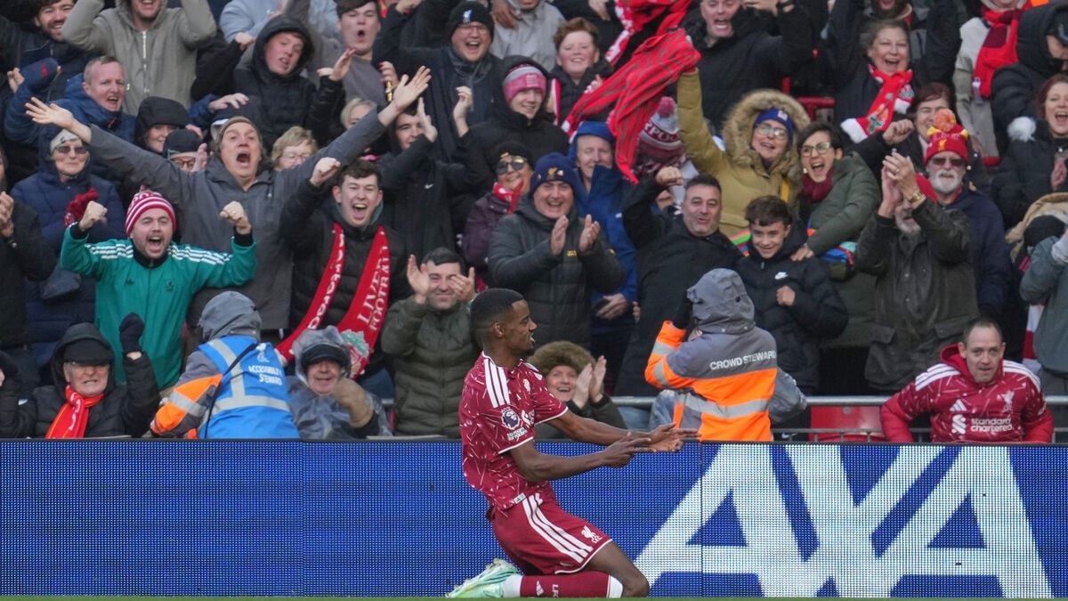 Alexander Isak scores again as Liverpool beat Brighton 2-0