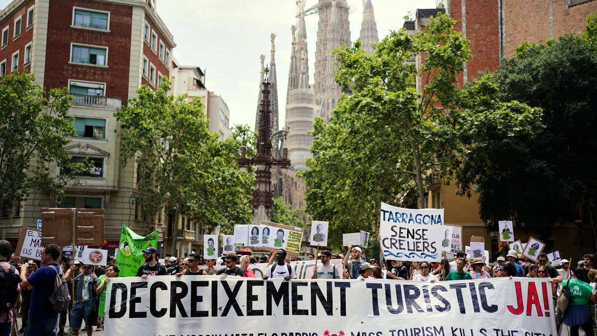 EU proposes easier rules for cities to restrict Airbnb-style rentals