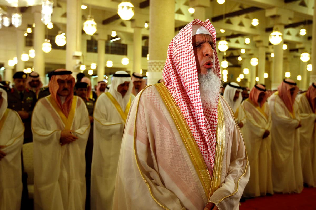 Saudi Arabia's Grand Mufti Abd al-Aziz al-Sheikh Passes Away
