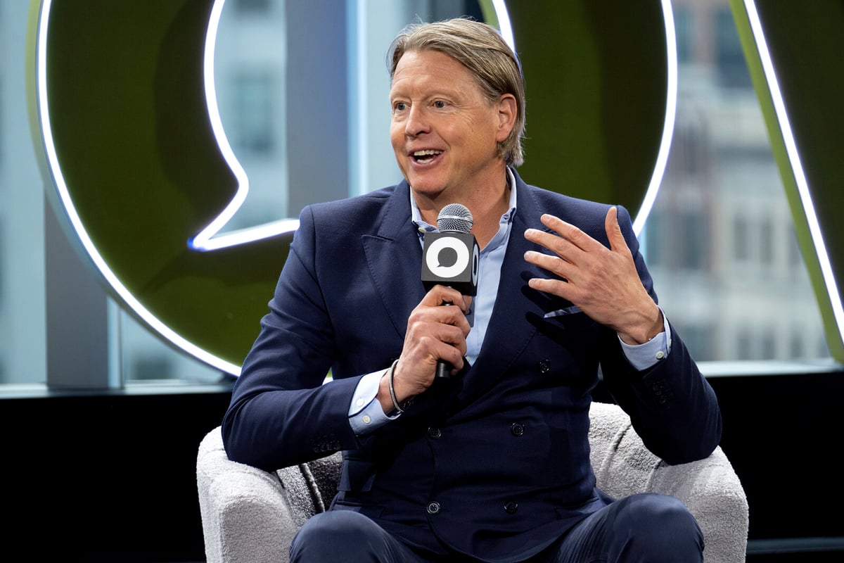 Verizon Exceeds Expectations and Updates Forecast for Current Year