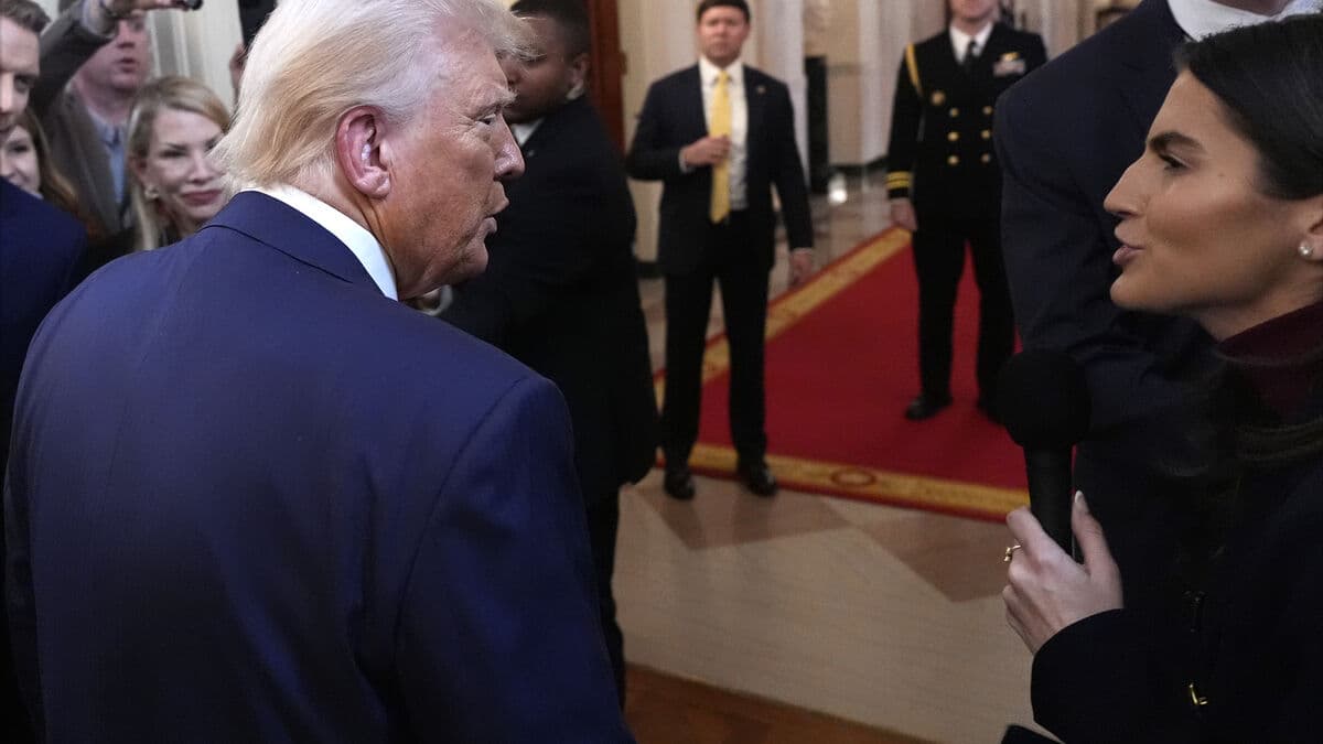 Trump bars CNN, MSNOW and Politico from White House over fake news claims