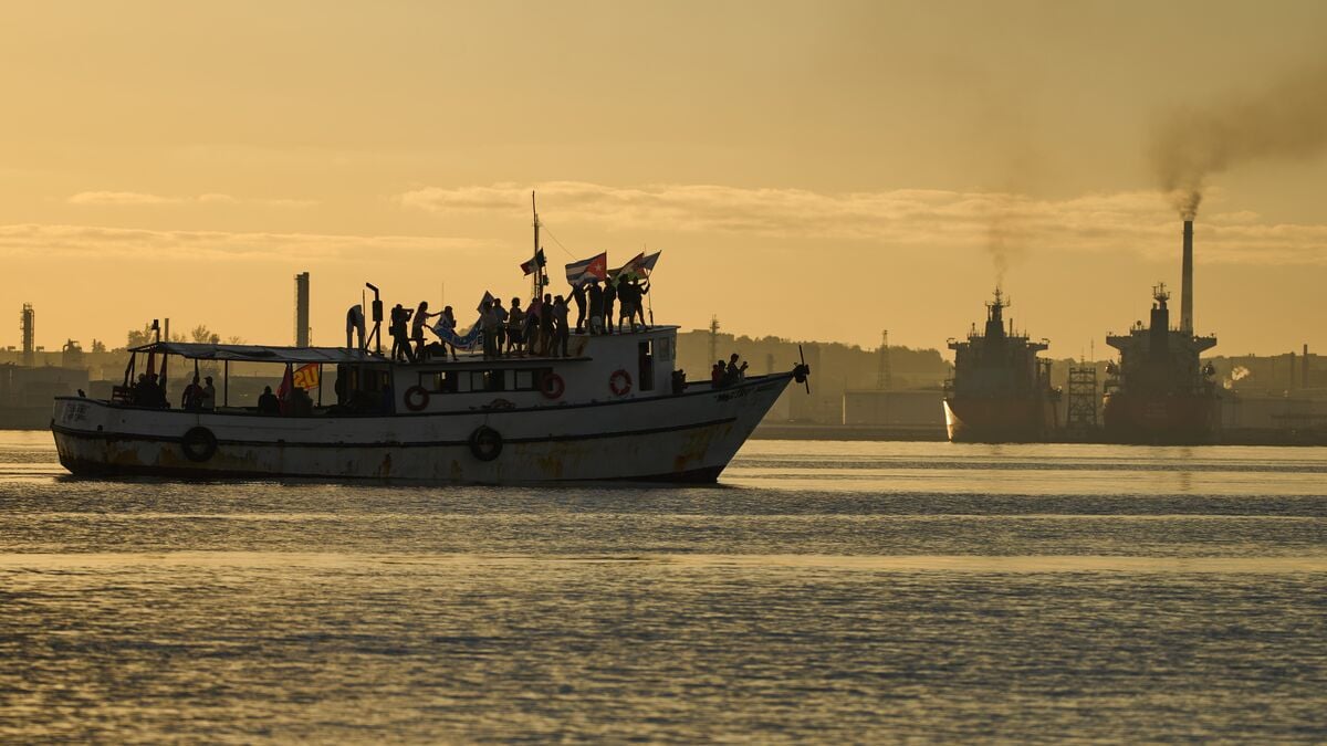 Two ships carrying emergency aid to Cuba missing, Mexican Navy says