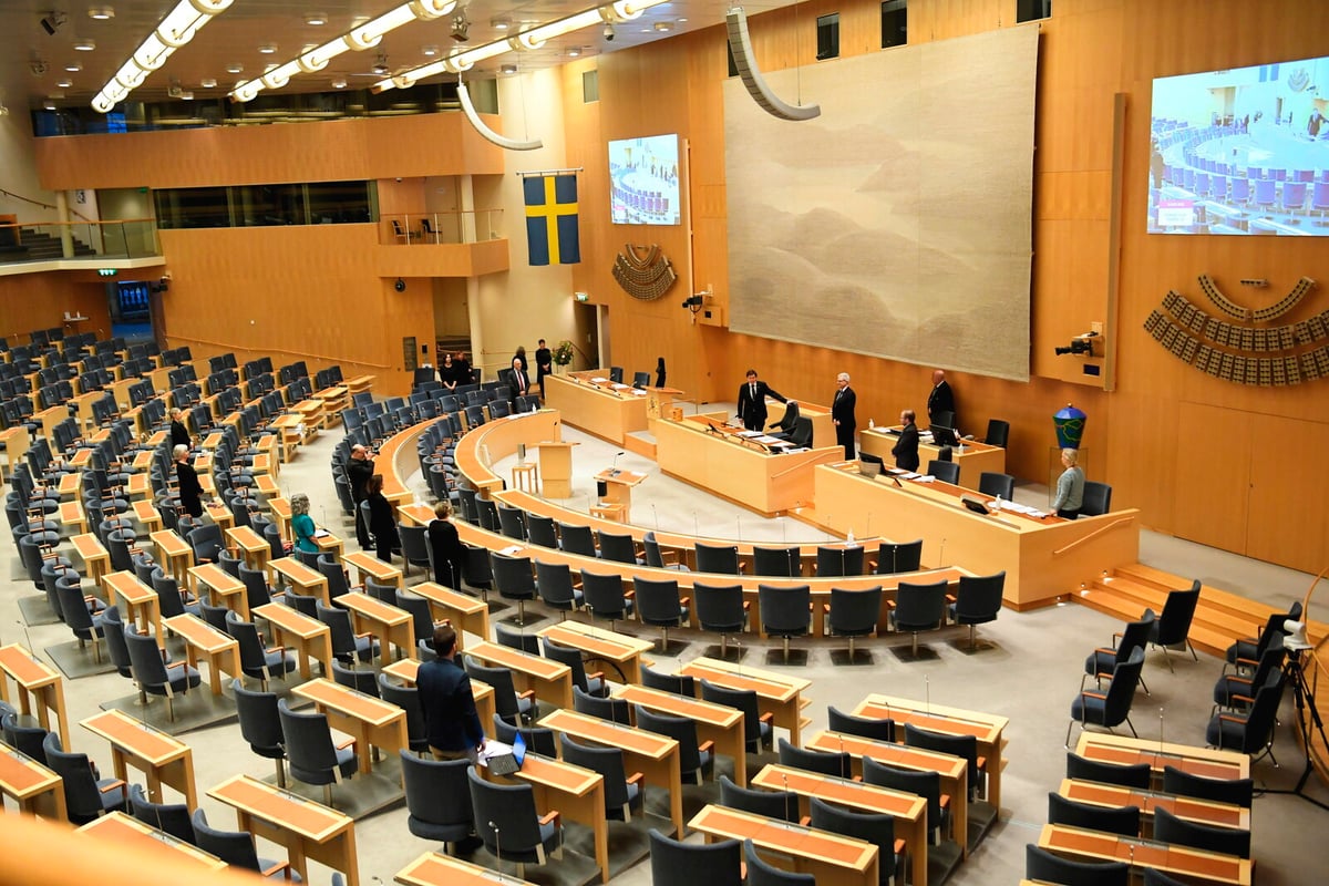 Few Ministers Report Conflicts of Interest Despite Shareholdings
