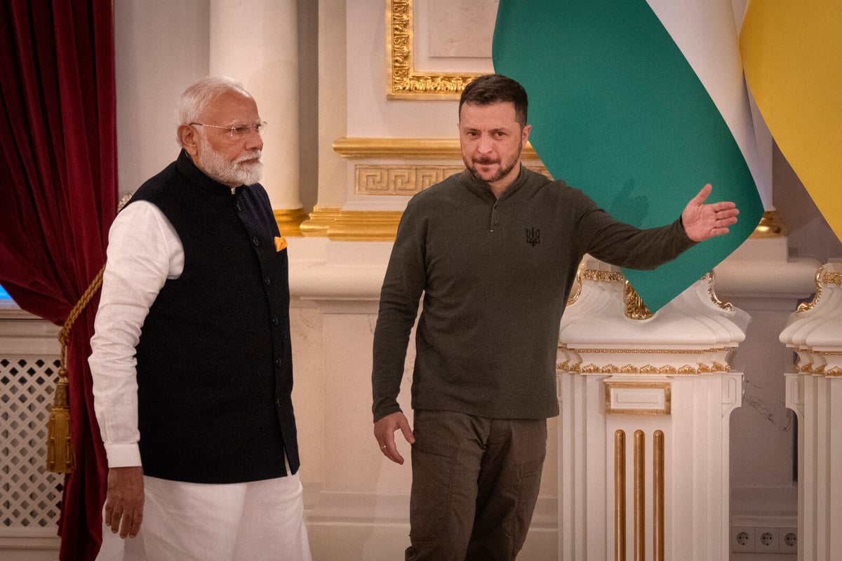 Modi Discusses Ukraine Conflict with Zelenskyj Before Meeting Putin