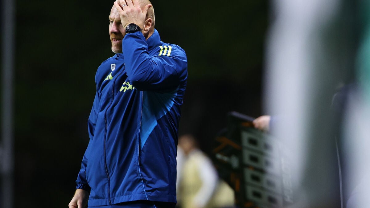 Nottingham Forest fires its third coach of the season