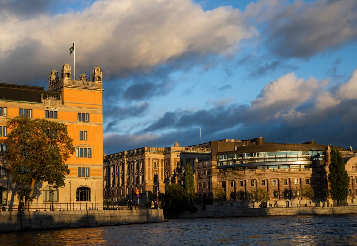 Minister Denounces All Forms of Political Extremism