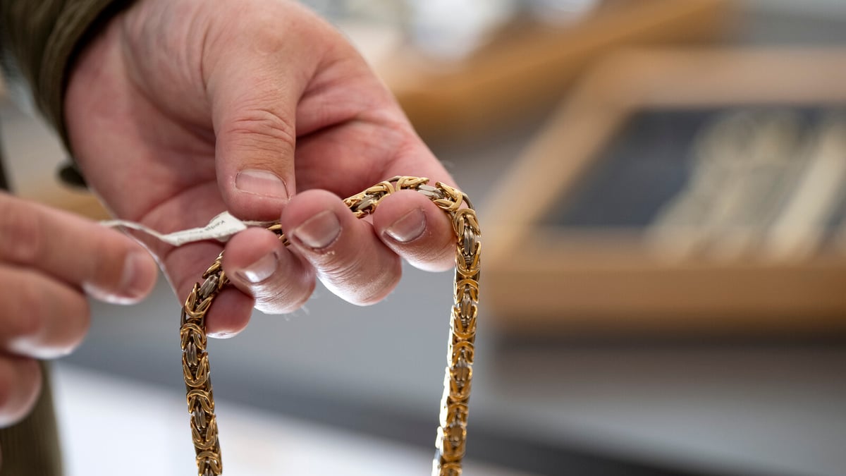 High gold price boosts pawnshop lending