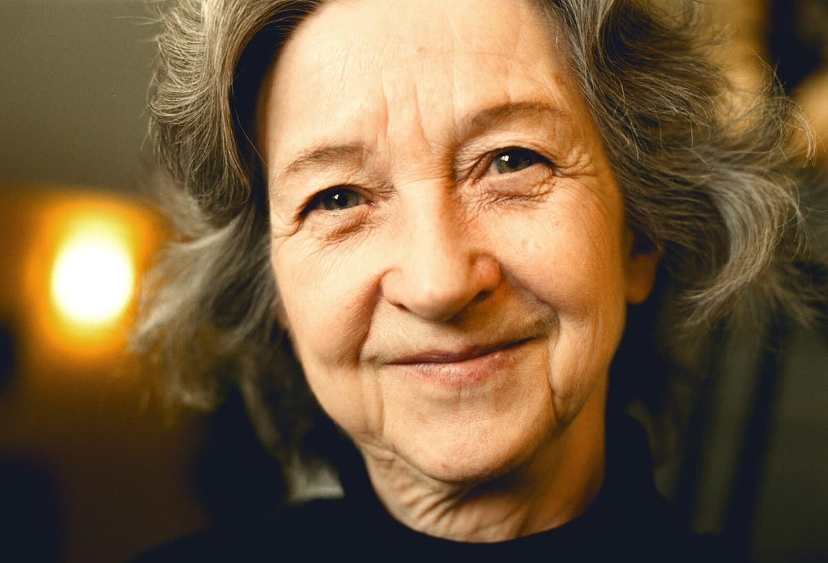 Meta Velander's Lifelong Dedication to the Stage