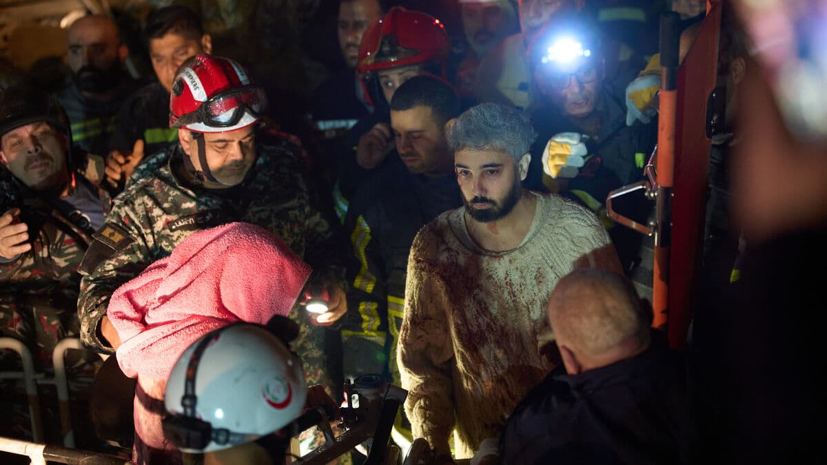 Lebanon in mourning - over 300 dead after Israeli airstrikes