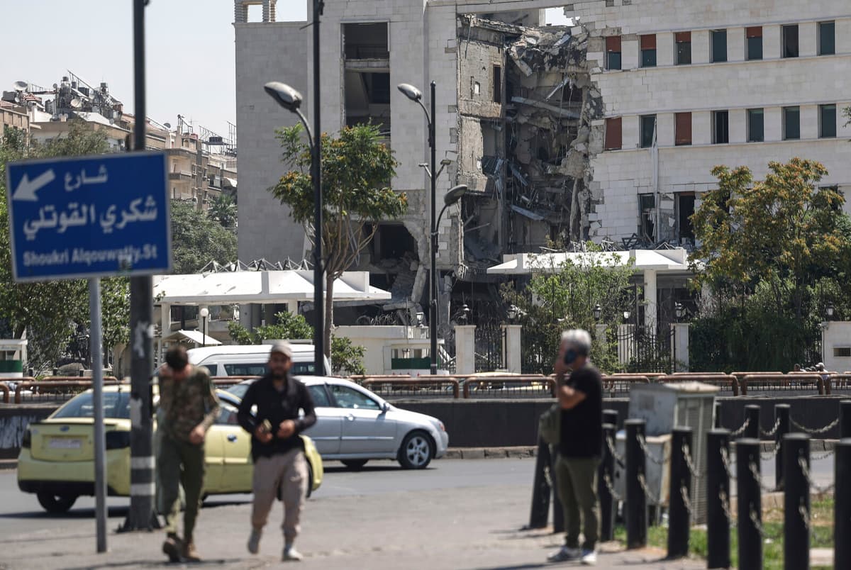 Israeli Raids Target Sites Near Damascus Amid Demilitarization Talks