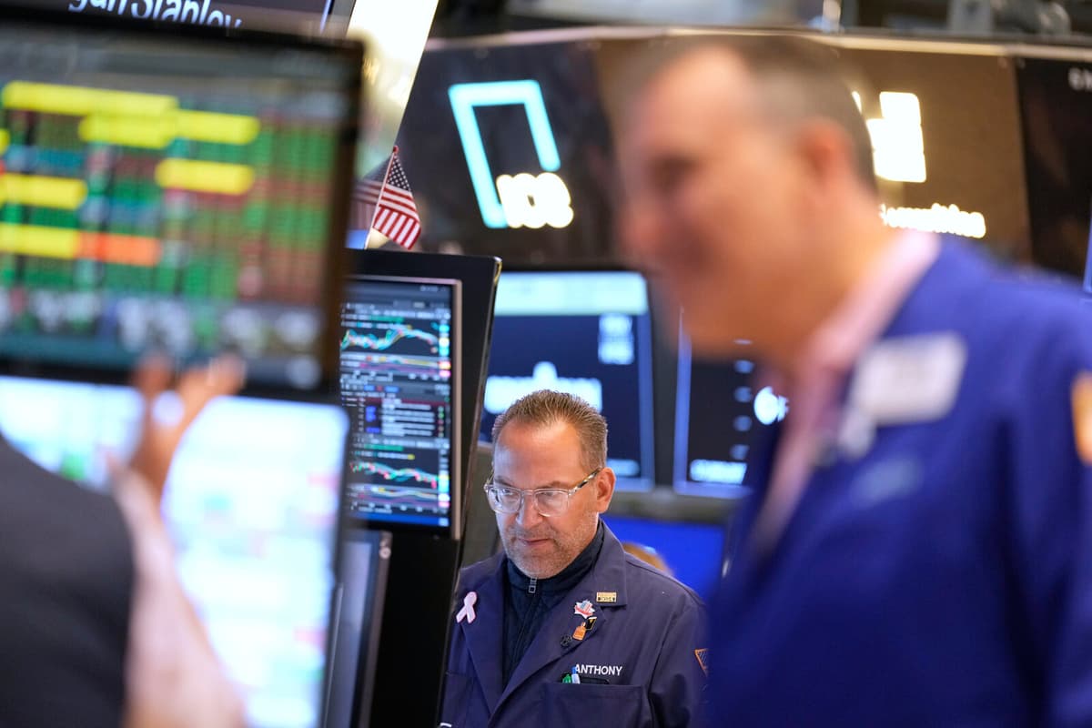 Wall Street Dips as Trump Raises Tariff Demands in EU Talks