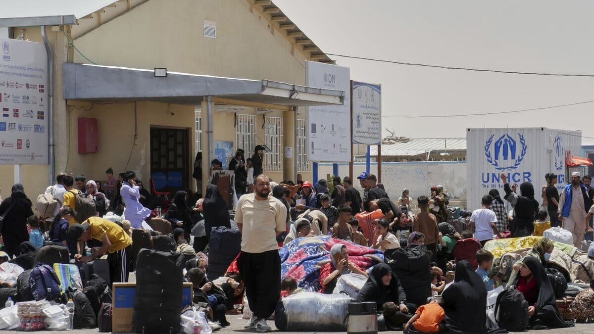 Thousands of Afghans flee Iran: No protection