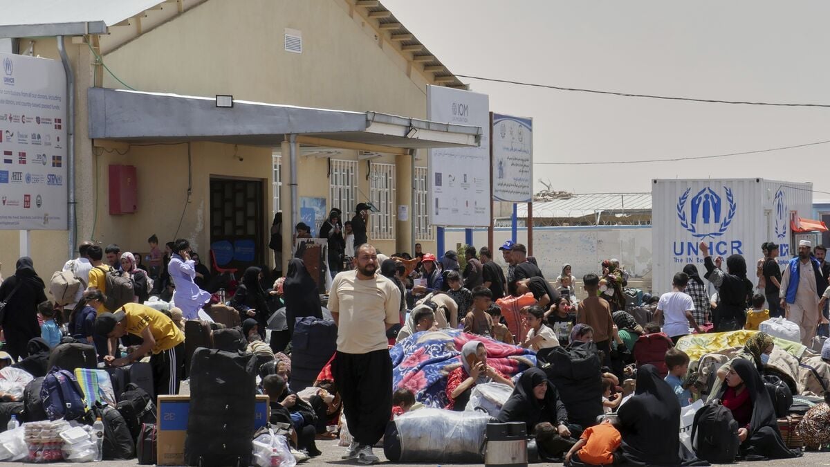 Thousands of Afghans flee Iran: No protection