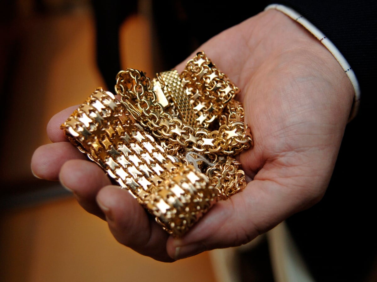 How to Sell Gold Safely and Avoid Scams