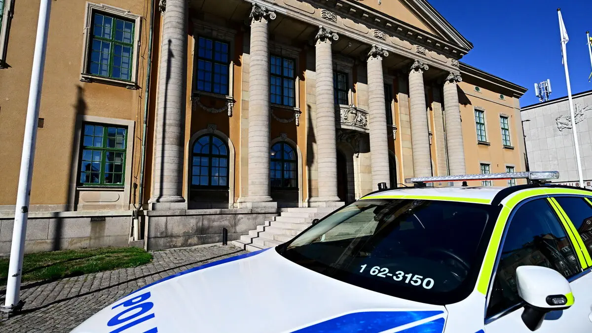 Two former owners of a tropical aquarium charged with aggravated animal cruelty