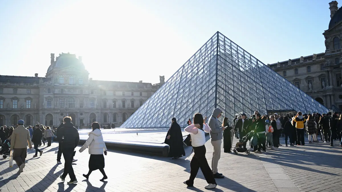 Water leak damages hundreds of works at the Louvre