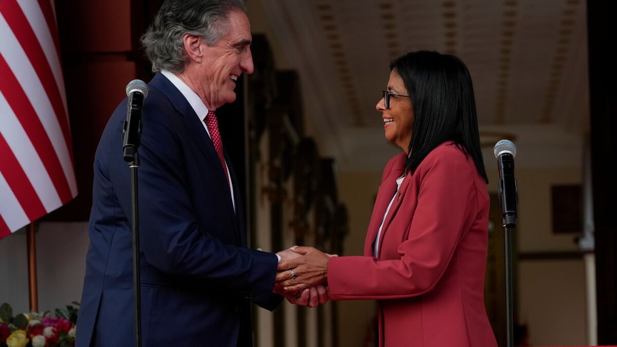 US Interior Secretary in Venezuela for minerals meeting