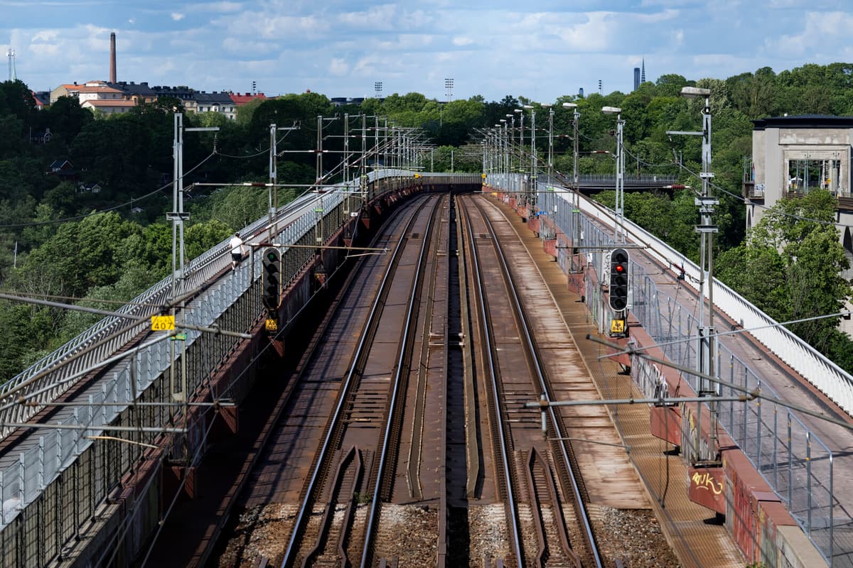 Train Service Halted Between Stockholm and Gothenburg Due to Power Line Issue