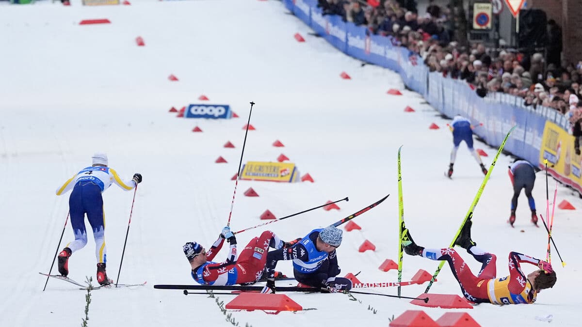Chaos in the sprint - Myhlback and Klæbo in a major crash