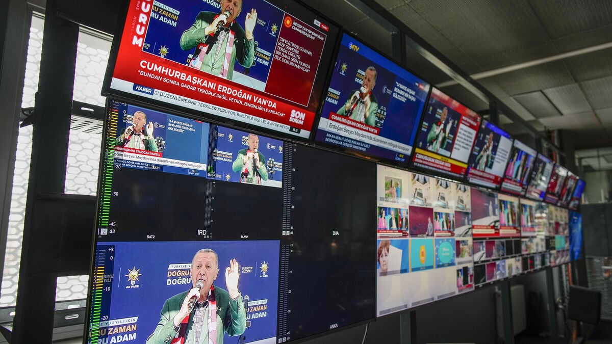 Turkish Police Raid Opposition-Friendly TV Channel, 11 Arrested