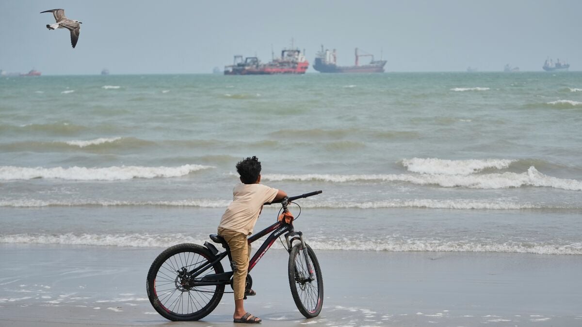 Oil tanker attacked in Strait of Hormuz, UK maritime agency says