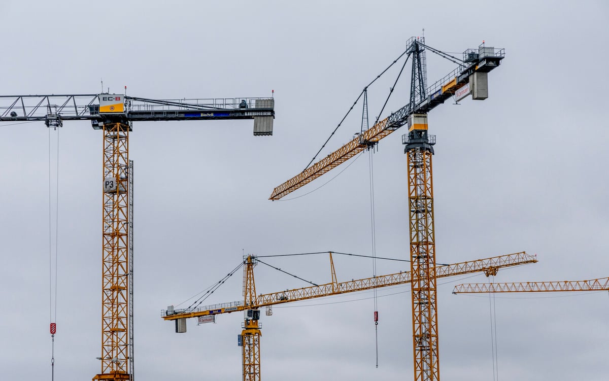 Five Charged in 400 Million Kronor Money Laundering Case